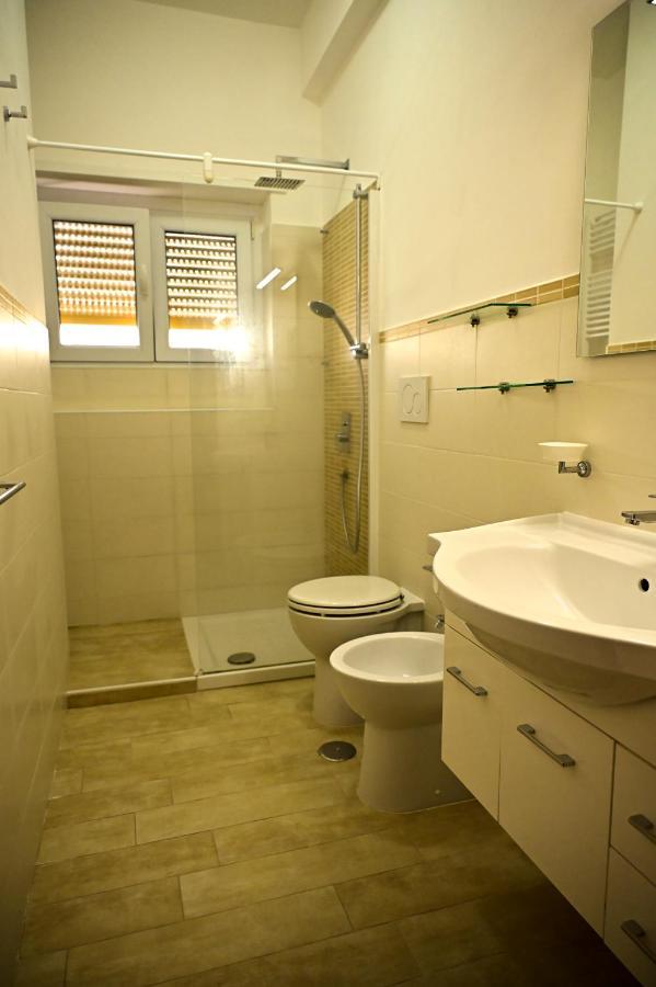 Casa Stefy Apartment ลิโด ดิ ออสเตีย ภายนอก รูปภาพ